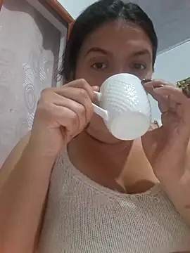 Snapshot of Sophie-hatter chatting on 12/20/25, 10:17 Sophie-hatter online show from 12/20/25, 10:17