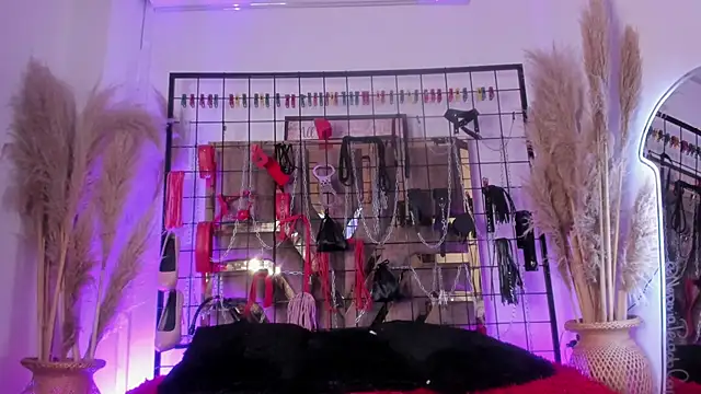 Snapshot of charrlotte_quinn chatting on 03/14/25, 08:38 charrlotte quinn online show from 03/14/25, 08:38