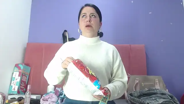 agathacorlincm101 online show from 03/04/25, 12:29