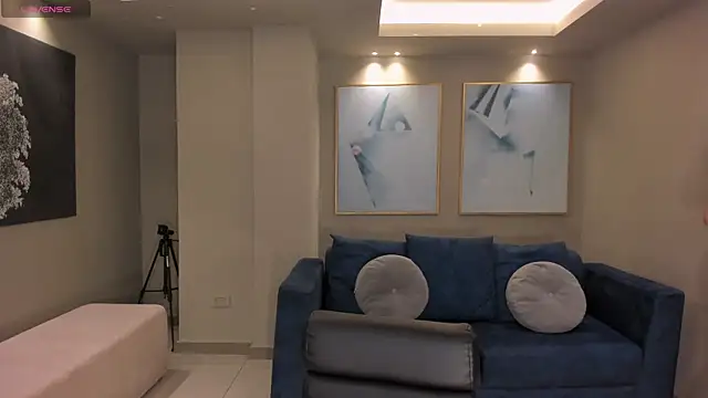 MollySundersX online show from 11/21/25, 08:40