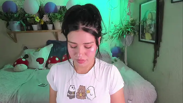 Snapshot of MiaaRose chatting on 12/20/25, 06:04 MiaaRose online show from 12/20/25, 06:04