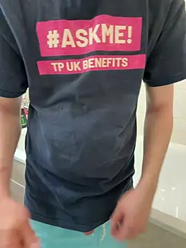 Snapshot of czruz chatting on 03/18/26, 12:03 czruz online show from 03/18/26, 12:03