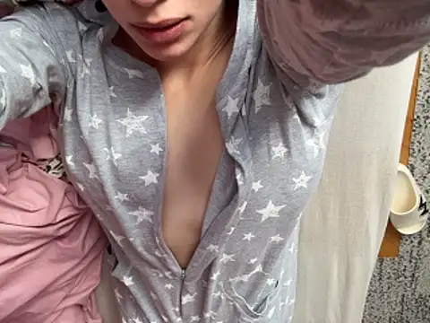 Snapshot of czruz chatting on 03/21/26, 08:19 czruz online show from 03/21/26, 08:19