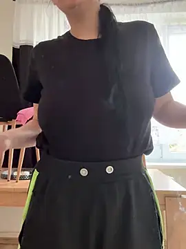 Snapshot of czruz chatting on 03/30/26, 01:45 czruz online show from 03/30/26, 01:45