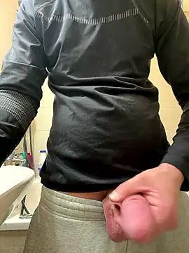 Snapshot of czruz chatting on 03/31/26, 10:43 czruz online show from 03/31/26, 10:43