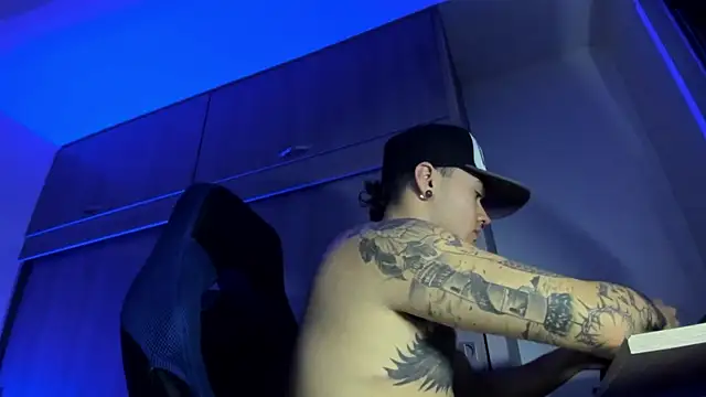 Snapshot of male_pussy chatting on 12/19/25, 10:39 male pussy online show from 12/19/25, 10:39