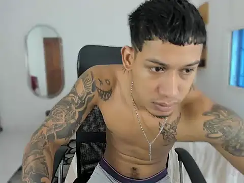 Snapshot of slim_master12 chatting on 09/12/25, 12:05 slim master12 online show from 09/12/25, 12:05