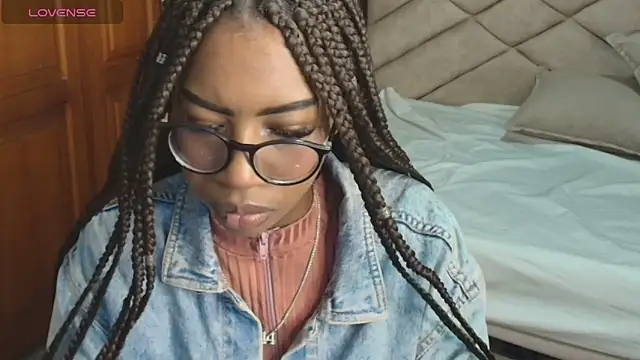 Raquel jones online show from 09/30/25, 12:21