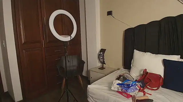 Raquel jones online show from 10/12/25, 11:42