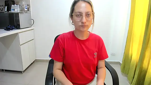 Snapshot of Adele_johnsonn1 chatting on 12/27/24, 06:20 Adele johnsonn1 online show from 12/27/24, 06:20