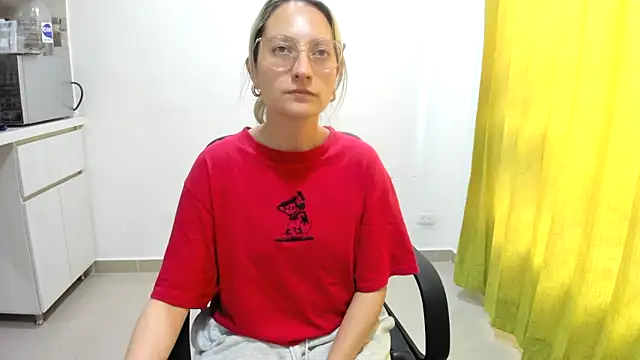 Snapshot of Adele_johnsonn1 chatting on 12/29/24, 04:40 Adele johnsonn1 online show from 12/29/24, 04:40