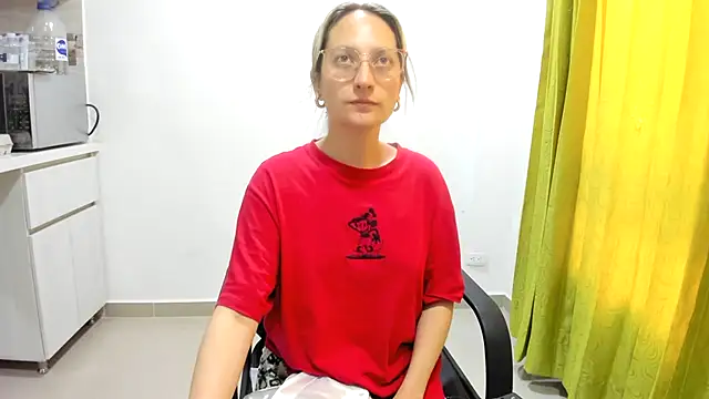 Snapshot of Adele_johnsonn1 chatting on 12/31/24, 01:52 Adele johnsonn1 online show from 12/31/24, 01:52