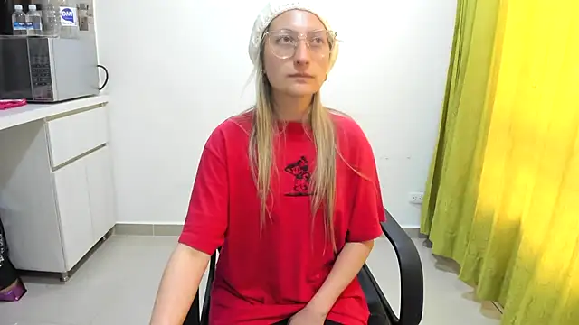 Snapshot of Adele_johnsonn1 chatting on 01/21/25, 06:12 Adele johnsonn1 online show from 01/21/25, 06:12