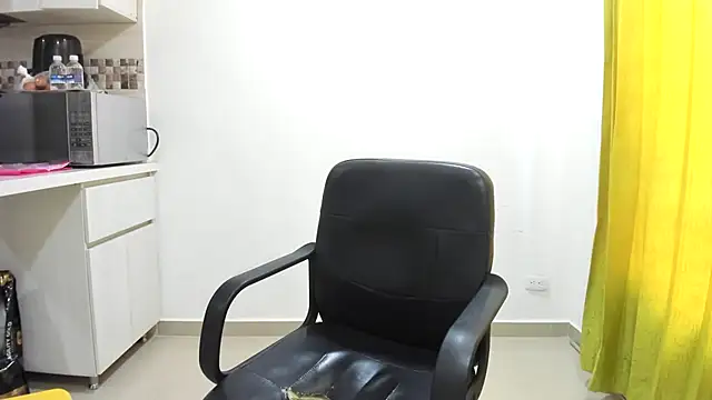 Snapshot of Adele_johnsonn1 chatting on 01/31/25, 02:17 Adele johnsonn1 online show from 01/31/25, 02:17