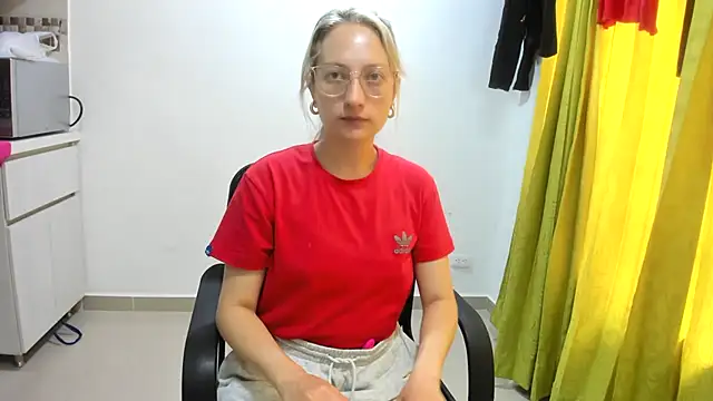 Snapshot of Adele_johnsonn1 chatting on 03/05/25, 02:34 Adele johnsonn1 online show from 03/05/25, 02:34