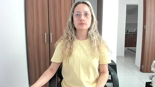 Snapshot of Adele_johnsonn1 chatting on 09/15/25, 03:34 Adele johnsonn1 online show from 09/15/25, 03:34