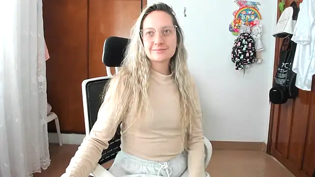 Snapshot of Adele_johnsonn1 chatting on 10/20/25, 03:56 Adele johnsonn1 online show from 10/20/25, 03:56