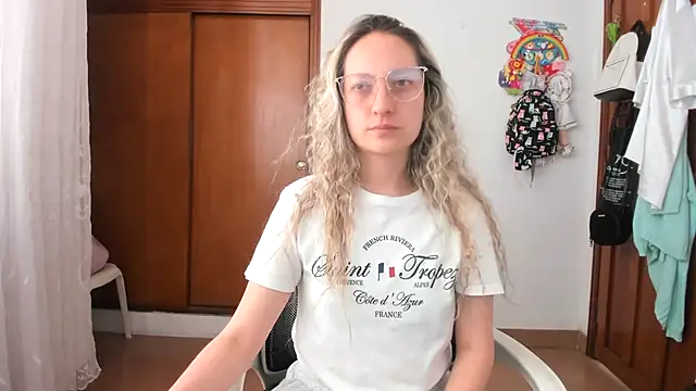 Snapshot of Adele_johnsonn1 chatting on 10/22/25, 03:01 Adele johnsonn1 online show from 10/22/25, 03:01