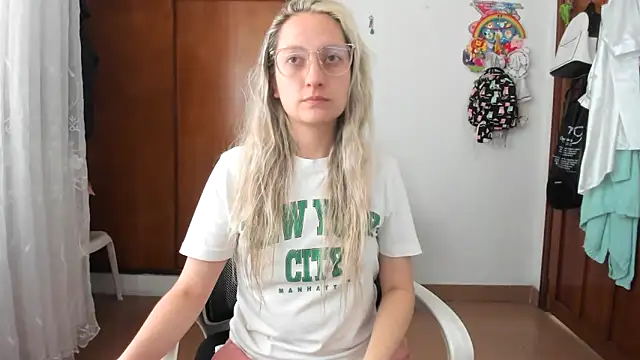 Snapshot of Adele_johnsonn1 chatting on 11/11/25, 03:45 Adele johnsonn1 online show from 11/11/25, 03:45