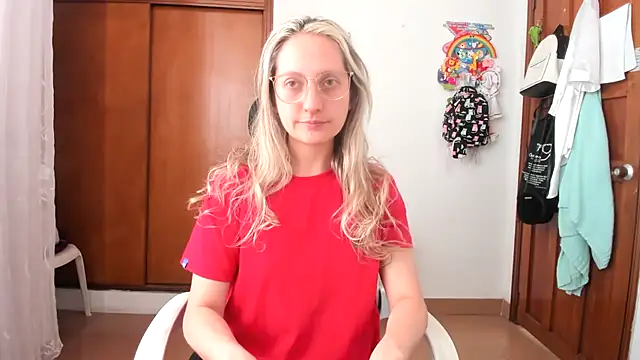 Snapshot of Adele_johnsonn1 chatting on 11/18/25, 03:27 Adele johnsonn1 online show from 11/18/25, 03:27