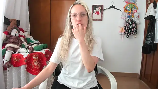 Snapshot of Adele_johnsonn1 chatting on 12/02/25, 04:02 Adele johnsonn1 online show from 12/02/25, 04:02