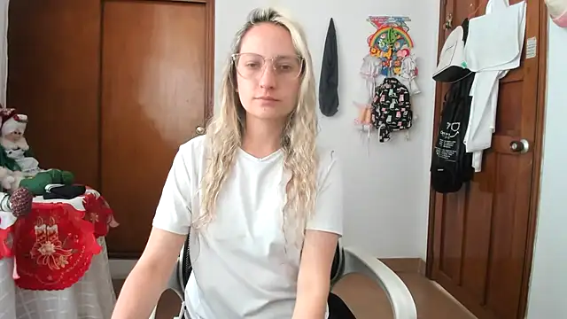 Snapshot of Adele_johnsonn1 chatting on 12/04/25, 03:21 Adele johnsonn1 online show from 12/04/25, 03:21