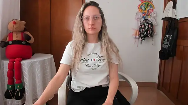 Snapshot of Adele_johnsonn1 chatting on 03/13/26, 03:40 Adele johnsonn1 online show from 03/13/26, 03:40