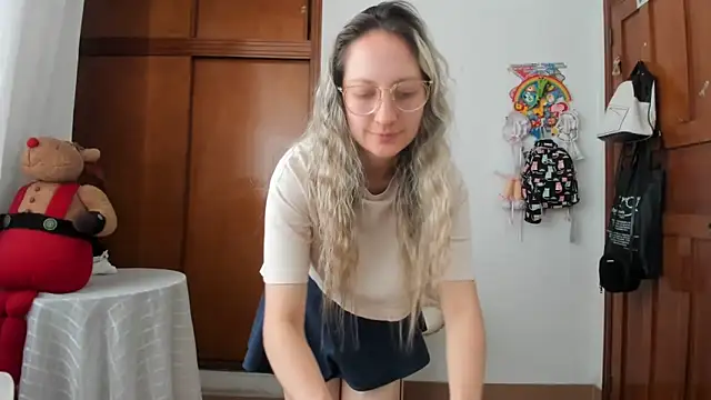 Snapshot of Adele_johnsonn1 chatting on 03/27/26, 04:18 Adele johnsonn1 online show from 03/27/26, 04:18