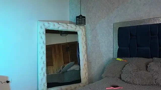 Snapshot of SaraWilliamss_ chatting on 12/05/24, 01:06 SaraWilliamss online show from 12/05/24, 01:06