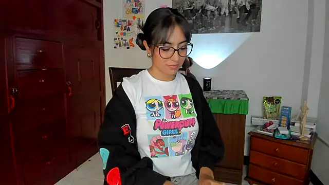 Isabellaa22 1 online show from 01/03/25, 08:43