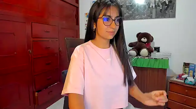 Isabellaa22 1 online show from 01/12/25, 04:00