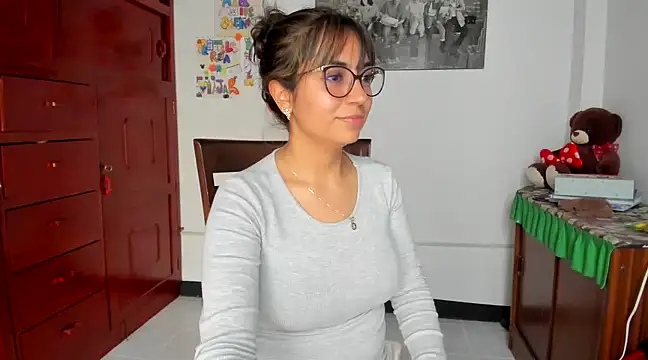 Isabellaa22 1 online show from 02/06/25, 08:34