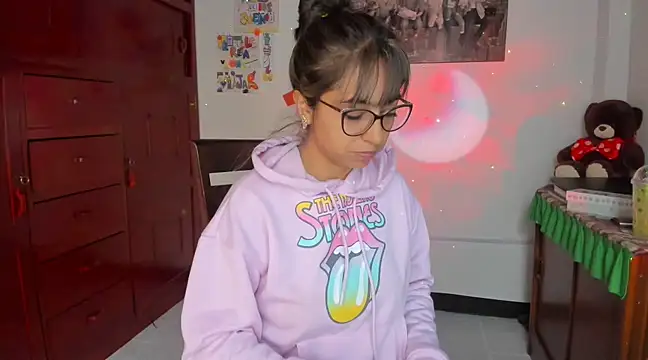 Isabellaa22 1 online show from 02/07/25, 12:39