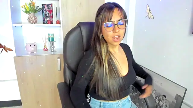 Isabellaa22 1 online show from 02/17/25, 02:37