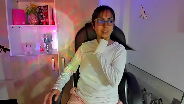 Isabellaa22 1 online show from 02/20/25, 03:23