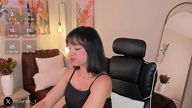 Snapshot of emilyruiz1 chatting on 04/13/26, 03:06 emilyruiz1 online show from 04/13/26, 03:06