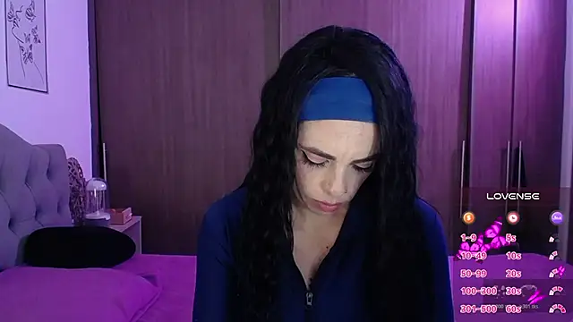 Snapshot of violett_honney chatting on 03/13/26, 05:14 violett honney online show from 03/13/26, 05:14