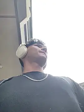 Snapshot of Valerio_James7 chatting on 01/17/25, 08:22 Valerio James7 online show from 01/17/25, 08:22