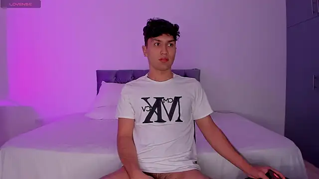 Snapshot of Valerio_James7 chatting on 03/04/25, 03:22 Valerio James7 online show from 03/04/25, 03:22