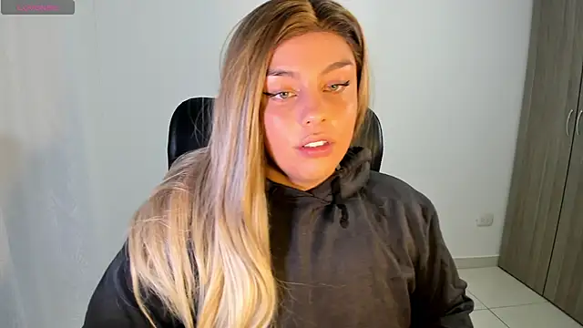 Fieryfenixx online show from 01/08/25, 04:44