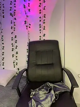 Snapshot of Grecia_21 chatting on 12/19/24, 01:28 Grecia 21 online show from 12/19/24, 01:28