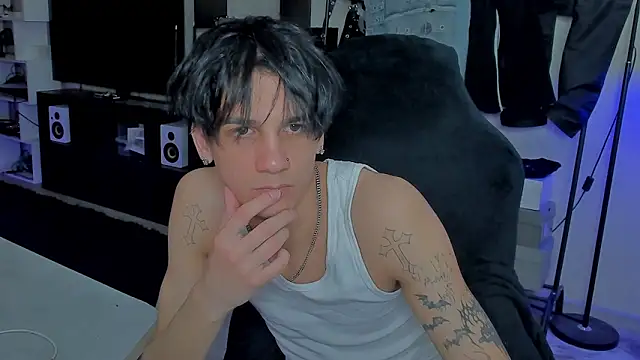 Snapshot of MarkBrowniii chatting on 04/13/26, 03:23 MarkBrowniii online show from 04/13/26, 03:23