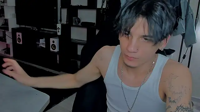 Snapshot of MarkBrowniii chatting on 04/16/26, 04:35 MarkBrowniii online show from 04/16/26, 04:35