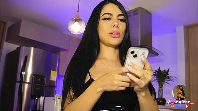 AnnaTaylor1 online show from 02/03/25, 12:04