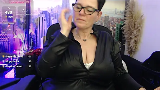 Snapshot of ninarandmann chatting on 02/27/25, 10:20 ninarandmann online show from 02/27/25, 10:20