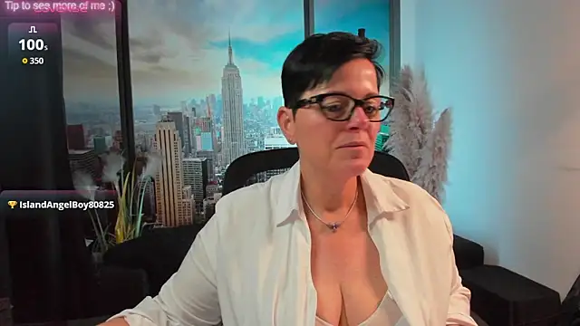 Snapshot of ninarandmann chatting on 10/24/25, 04:47 ninarandmann online show from 10/24/25, 04:47