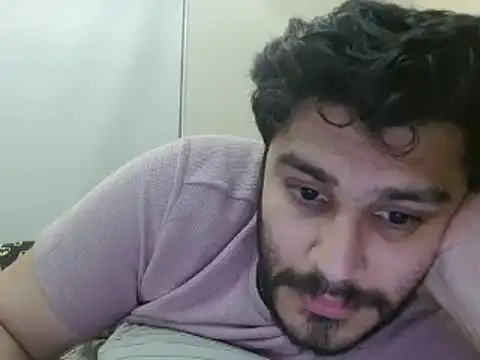 Snapshot of robintoit chatting on 01/12/25, 02:19 robintoit online show from 01/12/25, 02:19