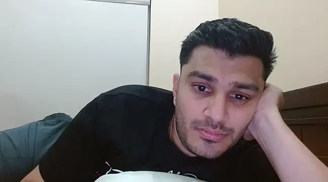 Snapshot of robintoit chatting on 03/06/25, 01:24 robintoit online show from 03/06/25, 01:24