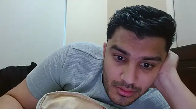 Snapshot of robintoit chatting on 03/08/25, 02:23 robintoit online show from 03/08/25, 02:23