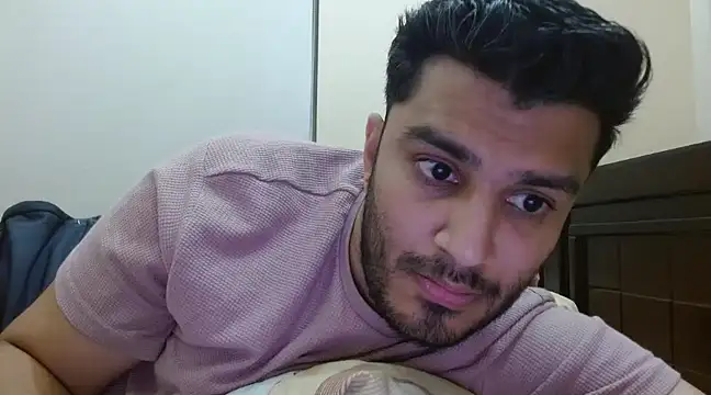 Snapshot of robintoit chatting on 03/18/25, 04:59 robintoit online show from 03/18/25, 04:59
